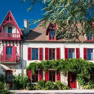 Au Puy Des Verites Bed & Breakfast
